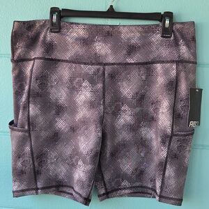 NWT "RB3" Woman's Bike Shorts Size  X-Large